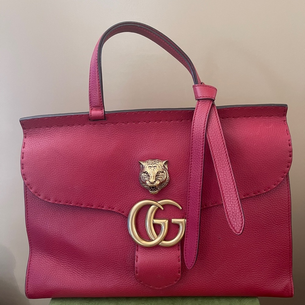 Gucci Marmont Medium tote bag gentle used , excellent condition.authentic